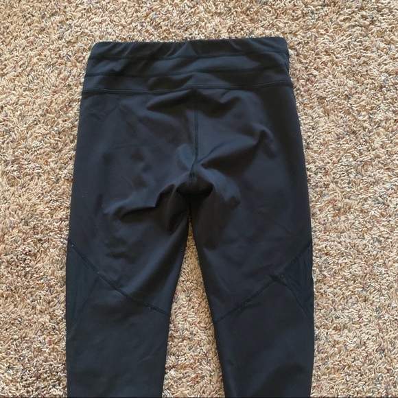 ATHLETA CROPS W/ MESH 💫FINAL SALE - Picture 4 of 4